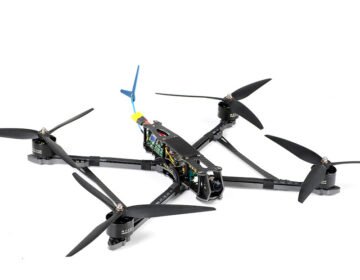 FPV Racing Drone Mak4 V2, a 10-inch quadcopter with 5 mounts, capable of payload dropping, having a long flight endurance, a payload capacity of 3 kg and equipped with filming functions.